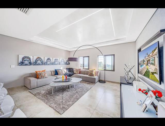 4 BEDROOM TOWNHOUSE FOR SALE IN SENDERWOOD